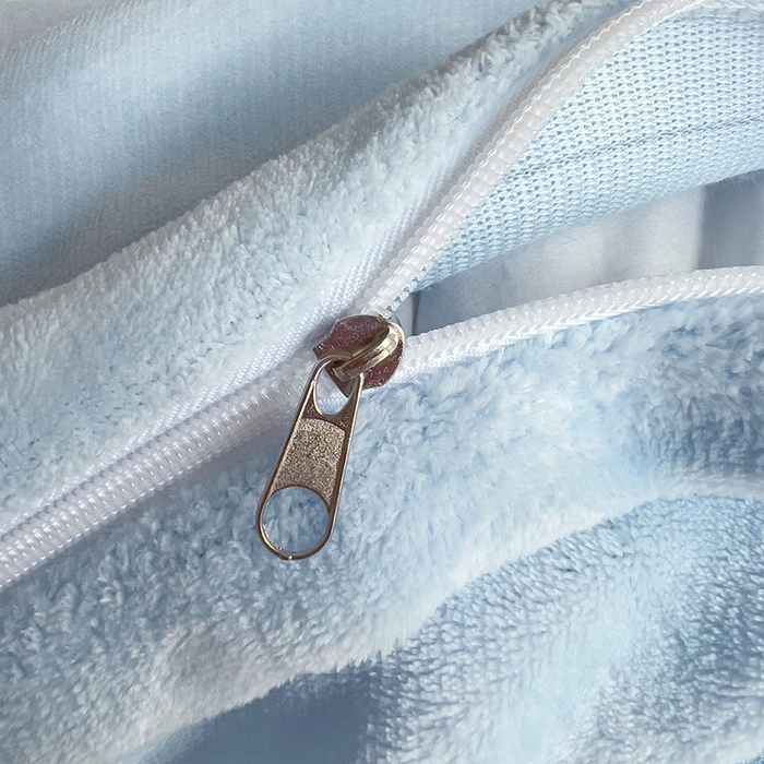 91家纺网 家纺一手货源 找家纺 梦之岛 2024新款多巴胺小怪兽可爱牛奶绒毛巾绣四件套 小怪兽-蓝