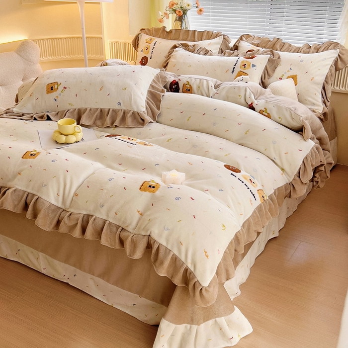 91家纺网 家纺一手货源 找家纺 找底底家纺 2024新款牛奶绒印花四件套 曲奇饼干