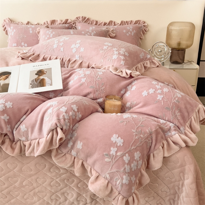 91家纺网 家纺一手货源 找家纺 2024新品A类牛奶绒韩版雕花四件套 梨花海棠-豆沙