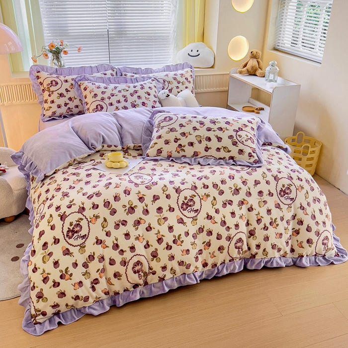 91家纺网 家纺一手货源 找家纺 找底底家纺 2024新款牛奶绒印花四件套 小浆果