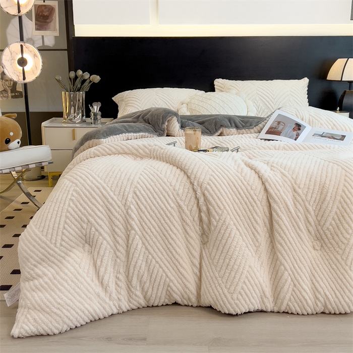 91家纺网 家纺一手货源 找家纺 2024新品塔肤绒保暖舒适冬被子被芯 布拉格-象牙白