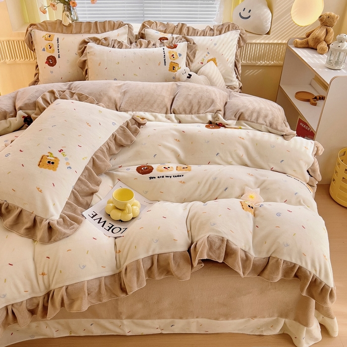 91家纺网 家纺一手货源 找家纺 找底底家纺 2024新款牛奶绒印花四件套 曲奇饼干