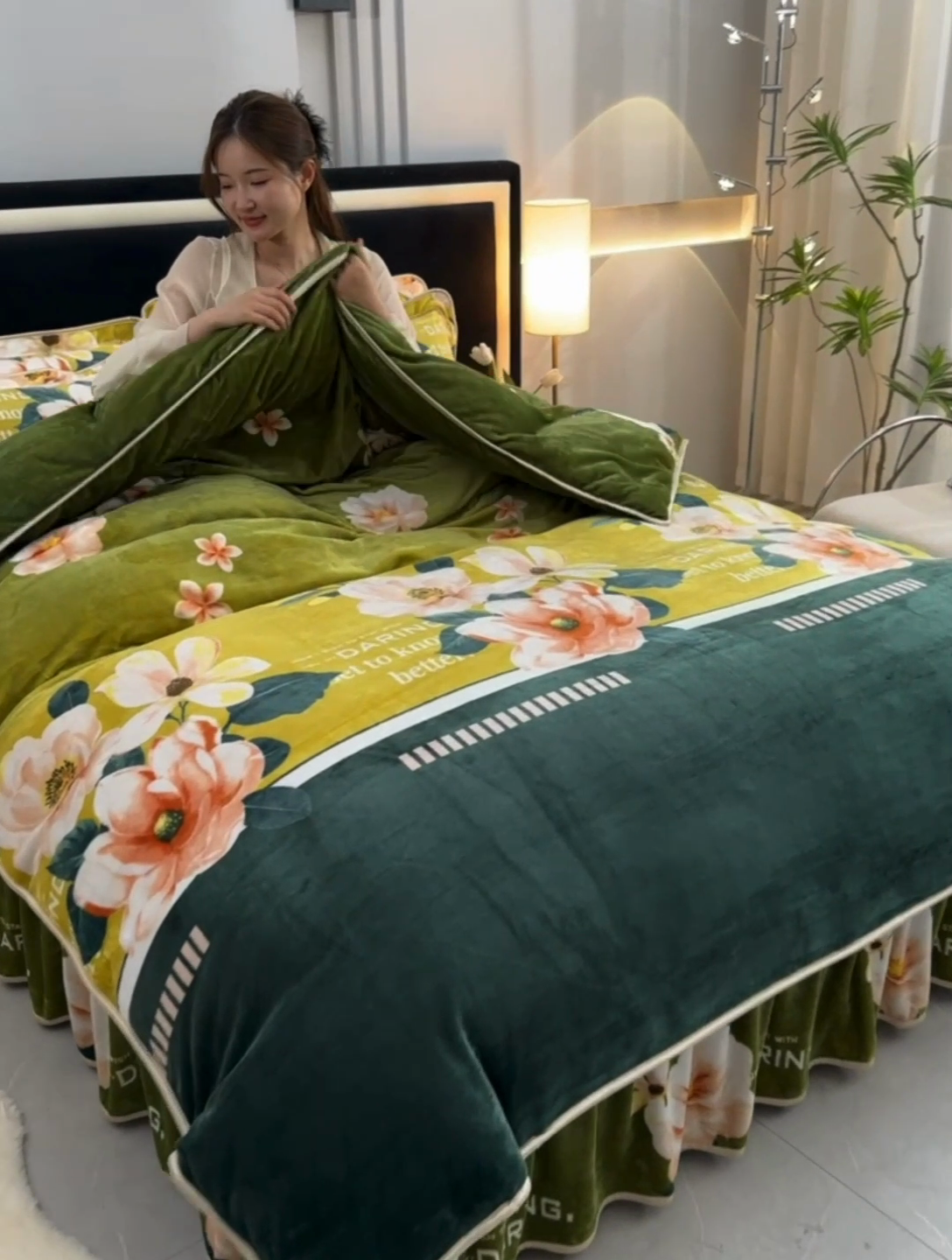 91家纺网 家纺一手货源 找家纺 诺梵 2025直播8.5斤高克重牛奶绒四件套水晶金貂法莱绒床裙款 秋意浓