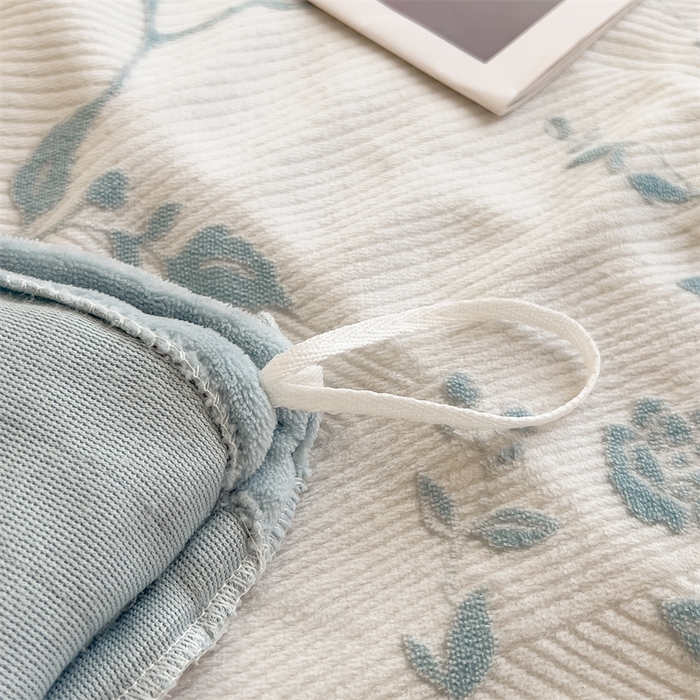 91家纺网 家纺一手货源 找家纺 2024新品A类牛奶绒韩版雕花四件套 蔷薇-蓝