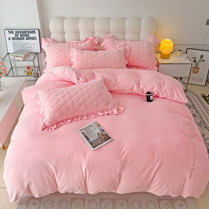 91家纺网 家纺一手货源 找家纺 （总）星尚家纺 2024新款加厚保暖全消光牛奶绒夹棉床裙四件套-玫瑰之恋
