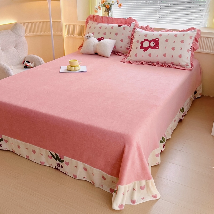 91家纺网 家纺一手货源 找家纺 找底底家纺 2024新款牛奶绒印花四件套 爱心熊