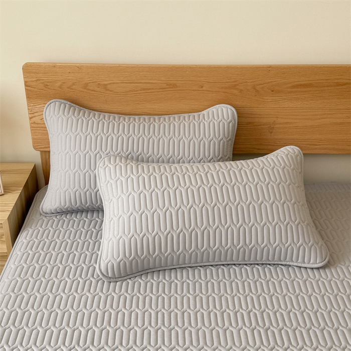 91家纺网 家纺一手货源 找家纺 雯豆家纺 2025新品【漏水包赔】防水隔尿加厚夹棉床笠三件套床垫保护套纯色床罩 格调防水款-月岩灰