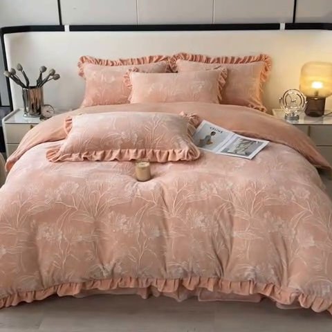 91家纺网 家纺一手货源 找家纺 2024新品A类牛奶绒韩版雕花四件套 凤仙花-玉