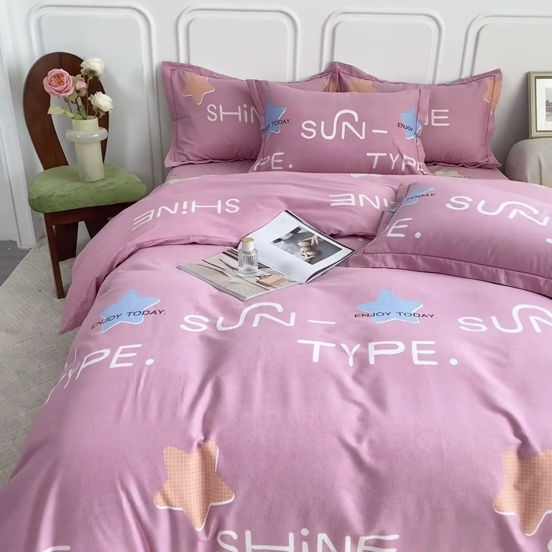 91家纺网 家纺一手货源 找家纺 威布斯家居 2024新款AA版全棉加厚磨毛四件套 极光小镇-粉