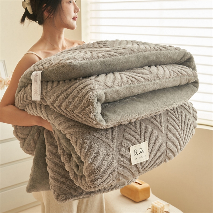 91家纺网 家纺一手货源 找家纺 2024新品塔肤绒保暖舒适冬被子被芯 枫叶-灰