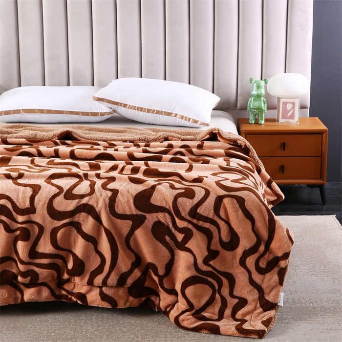 91家纺网 家纺一手货源 找家纺 巴木赫 2024新款熊猫绒配同色羊羔绒毛毯 驼咖配色羊羔绒