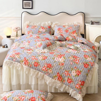91家纺网 家纺一手货源 找家纺 恋尚 2025新款印花蜜桃棉夹棉床笠式床裙四件套韩版花边四件套 奥丽加朵