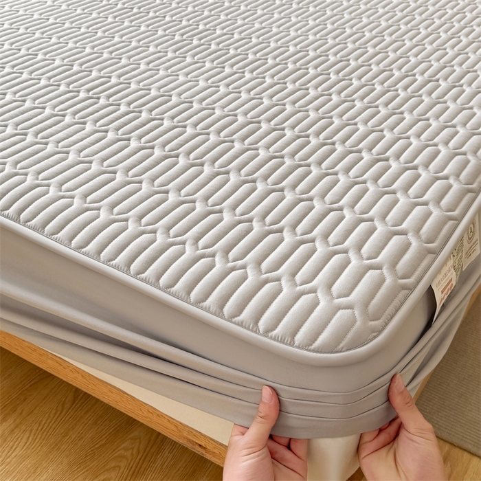 91家纺网 家纺一手货源 找家纺 雯豆家纺 2025新品【漏水包赔】防水隔尿加厚夹棉床笠三件套床垫保护套纯色床罩 格调防水款-月岩灰