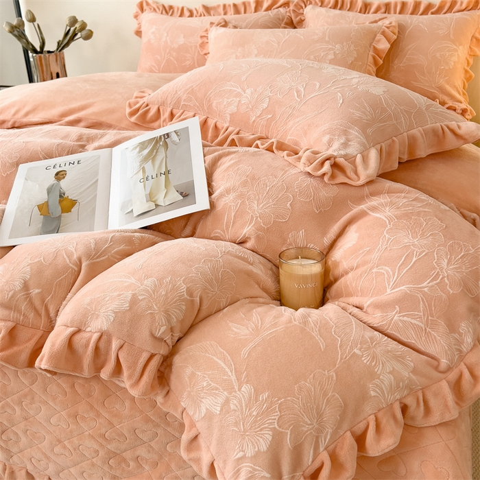 91家纺网 家纺一手货源 找家纺 2024新品A类牛奶绒韩版雕花四件套 凤仙花-玉