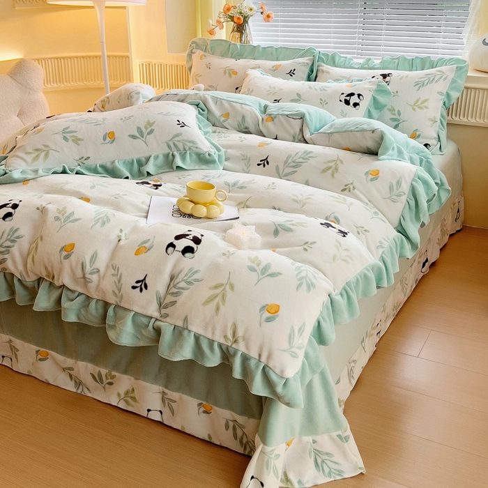 91家纺网 家纺一手货源 找家纺 找底底家纺 2024新款牛奶绒印花四件套 熊猫抱竹