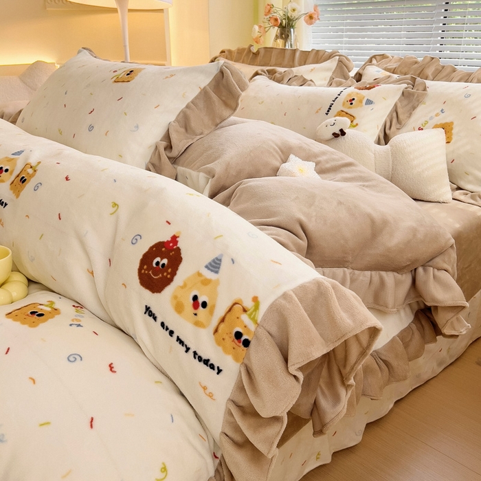 91家纺网 家纺一手货源 找家纺 找底底家纺 2024新款牛奶绒印花四件套 曲奇饼干