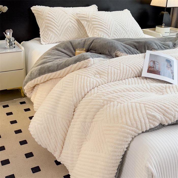 91家纺网 家纺一手货源 找家纺 2024新品塔肤绒保暖舒适冬被子被芯 布拉格-象牙白