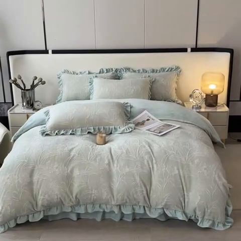 91家纺网 家纺一手货源 找家纺 2024新品A类牛奶绒韩版雕花四件套 凤仙花-绿