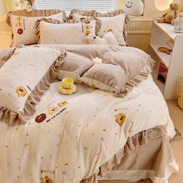 91家纺网 家纺一手货源 找家纺 找底底家纺 2024新款牛奶绒印花四件套 曲奇饼干