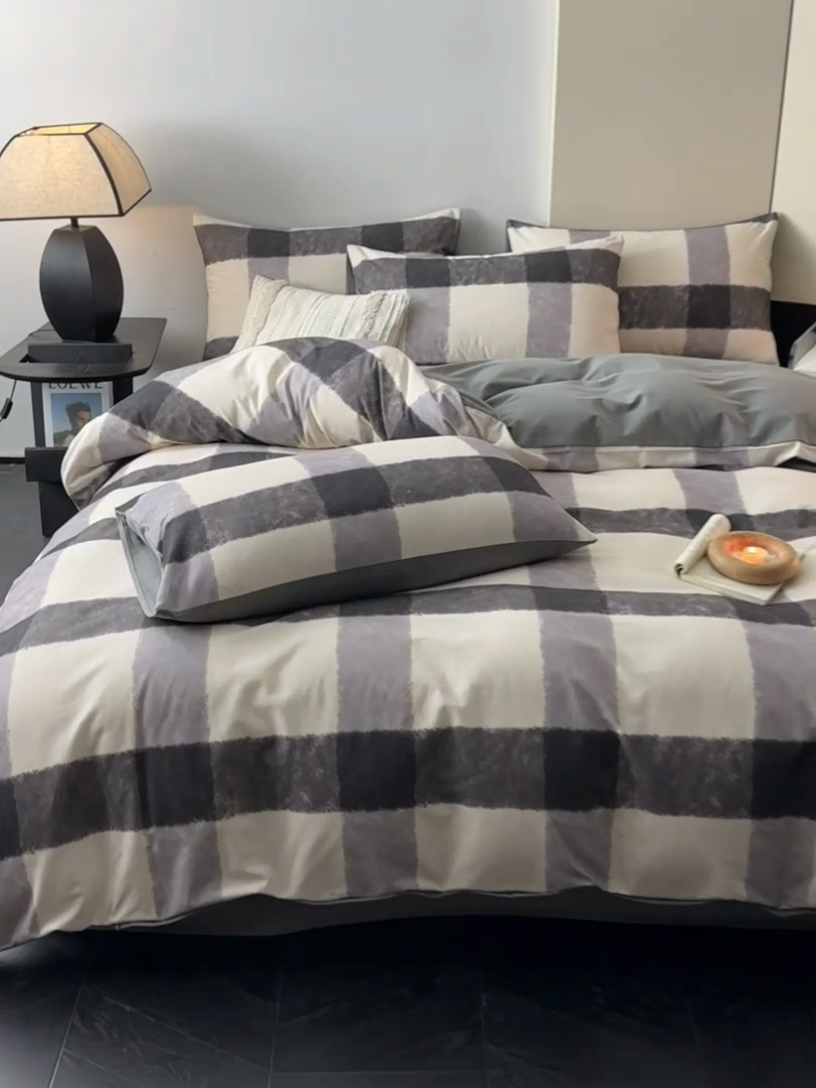 91家纺网 家纺一手货源 找家纺 雅居纺家纺 2024新款全棉印花磨毛四件套 蓝大格