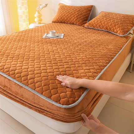 91家纺网 家纺一手货源 找家纺 （总）悦织语 2025冬季新款A类200克加厚牛奶绒夹棉床笠