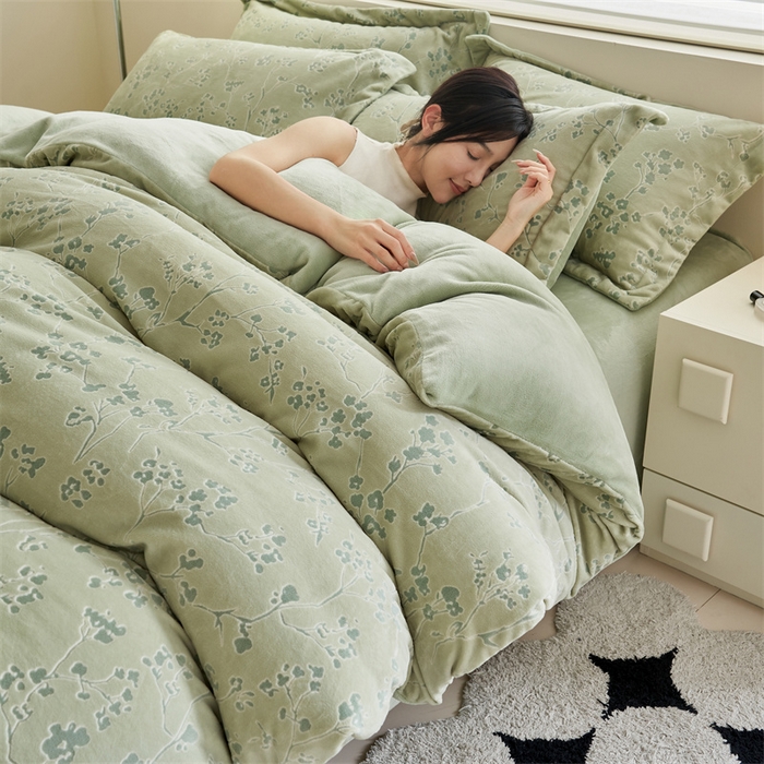 91家纺网 家纺一手货源 找家纺 2024新款A类立体雕花四件套 春日花园-绿