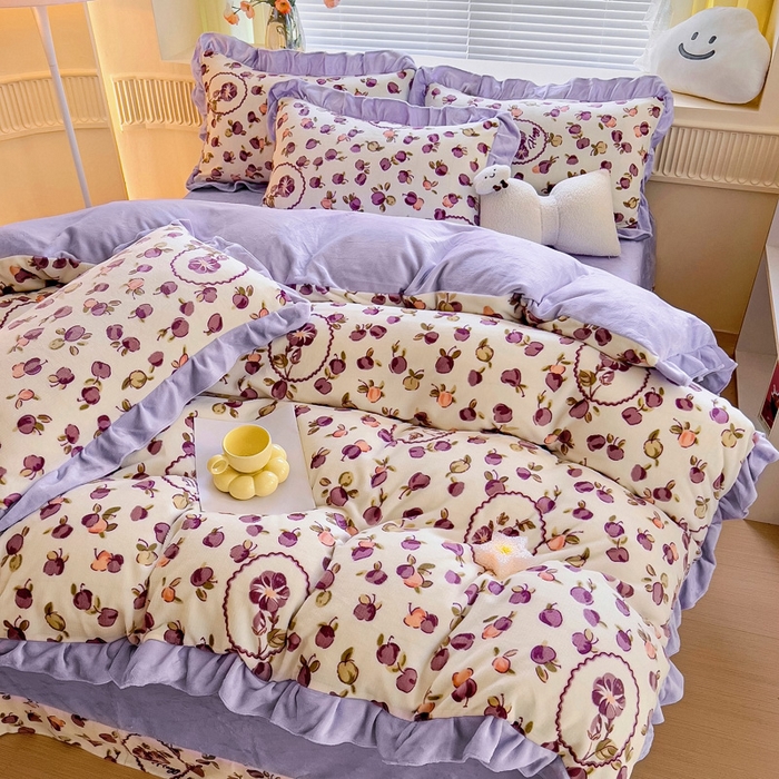 91家纺网 家纺一手货源 找家纺 找底底家纺 2024新款牛奶绒印花四件套 小浆果