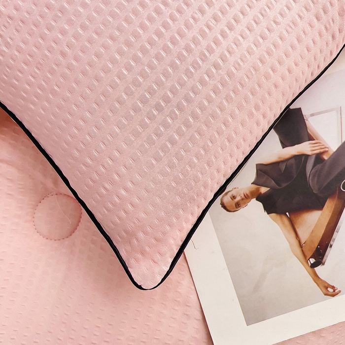 91家纺网 家纺一手货源 找家纺 暖阁 2025新款亲肤压泡豆豆羽丝被冬被春秋被被子被芯 玉色