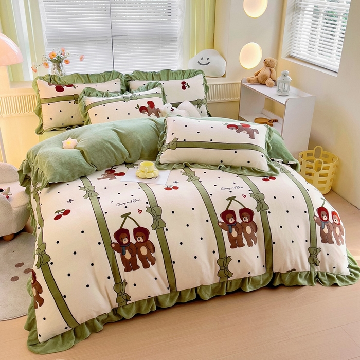 91家纺网 家纺一手货源 找家纺 找底底家纺 2024新款牛奶绒印花四件套 苹果熊