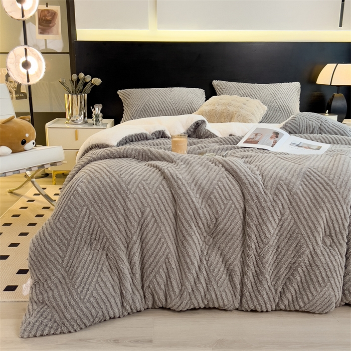 91家纺网 家纺一手货源 找家纺 2024新品塔肤绒保暖舒适冬被子被芯 布拉格-浅灰