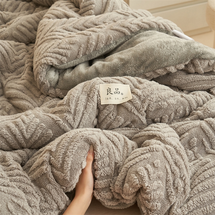 91家纺网 家纺一手货源 找家纺 2024新品塔肤绒保暖舒适冬被子被芯 枫叶-灰
