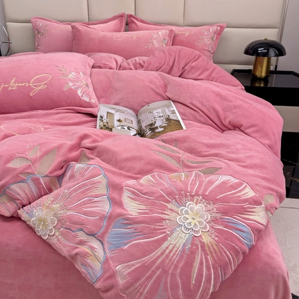 星尚家纺 2024新款全消光230g牛奶绒刺绣保暖四件套-花漾 豆沙粉