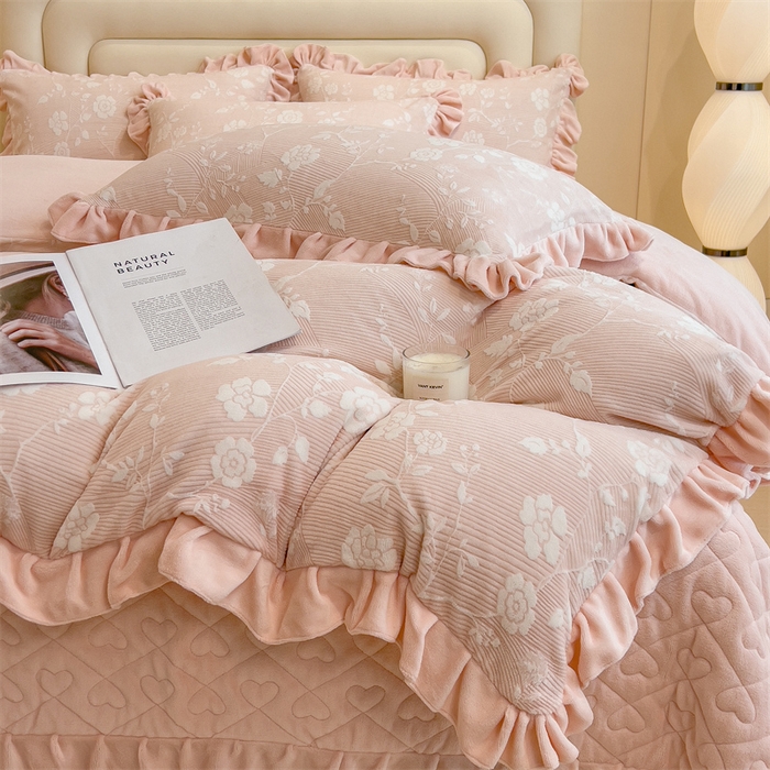 91家纺网 家纺一手货源 找家纺 2024新品A类牛奶绒韩版雕花四件套 蔷薇-粉