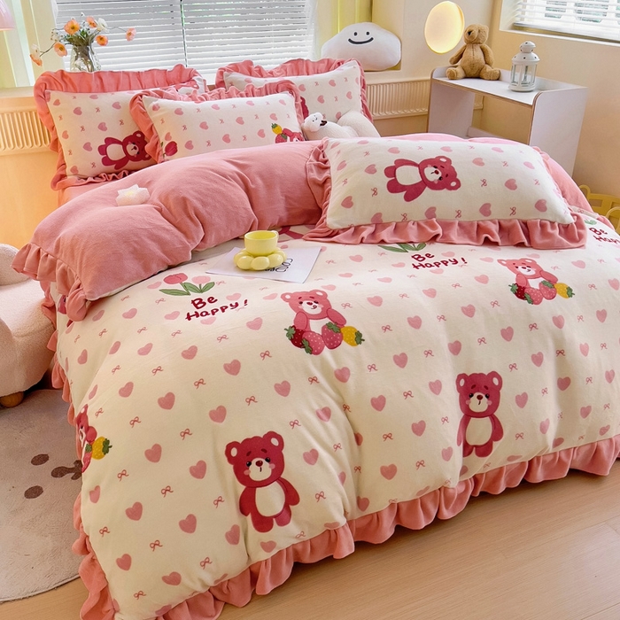 91家纺网 家纺一手货源 找家纺 找底底家纺 2024新款牛奶绒印花四件套 爱心熊