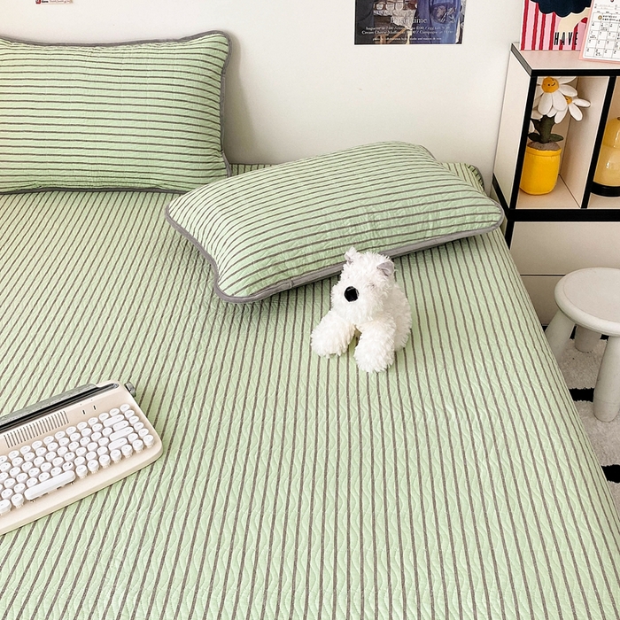 91家纺网 家纺一手货源 找家纺 沐纯家居 2025新款色织水洗棉棉绒（大豆纤维填充）床盖三件套 可乐绿