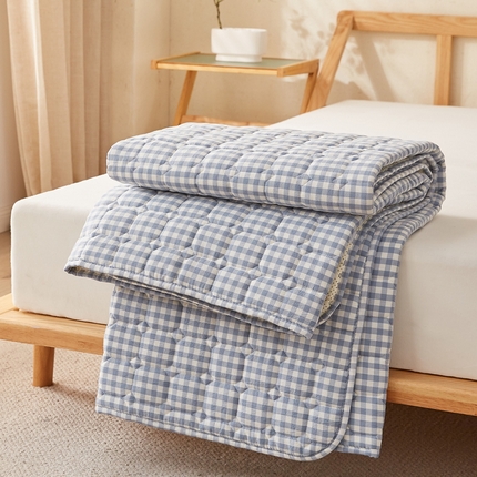 91家纺网 家纺一手货源 找家纺 迪乐妮家居 2024新款大床色织全棉夹棉床褥 蓝小格