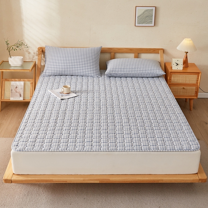 91家纺网 家纺一手货源 找家纺 迪乐妮家居 2024新款大床色织全棉夹棉床褥 蓝小格