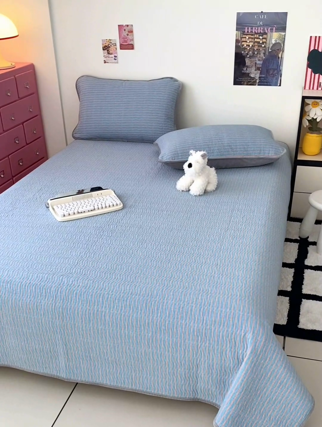 91家纺网 家纺一手货源 找家纺 沐纯家居 2025新款色织水洗棉棉绒（大豆纤维填充）床盖三件套 可乐蓝