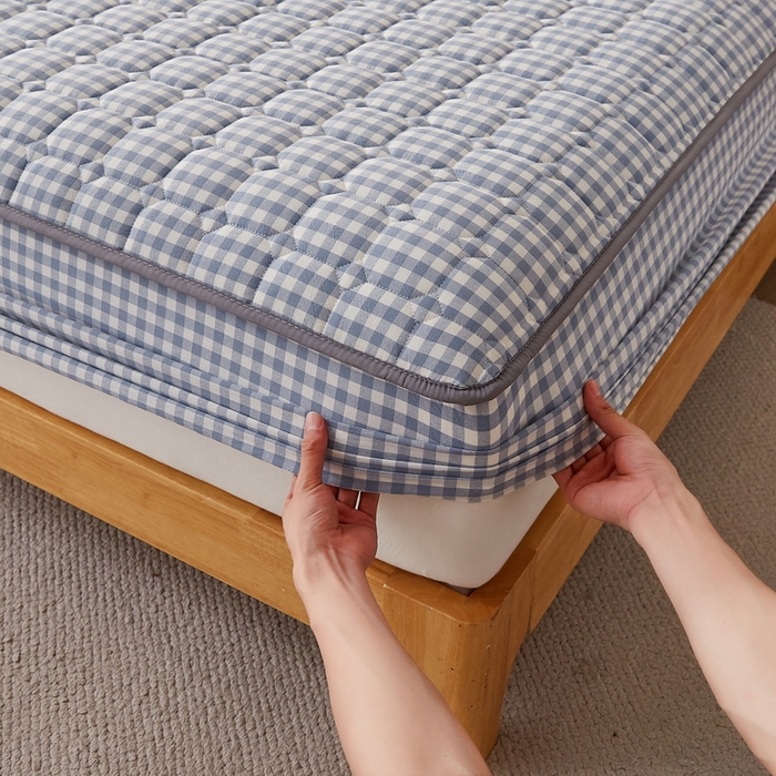 91家纺网 家纺一手货源 找家纺 迪乐妮家居 2024新款大床色织全棉夹棉床笠 蓝小格