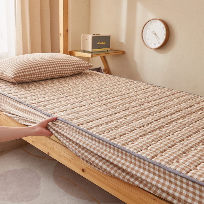 91家纺网 家纺一手货源 找家纺 迪乐妮家居 2024新款单人床色织全棉夹棉床笠(无印家居风） 米小格