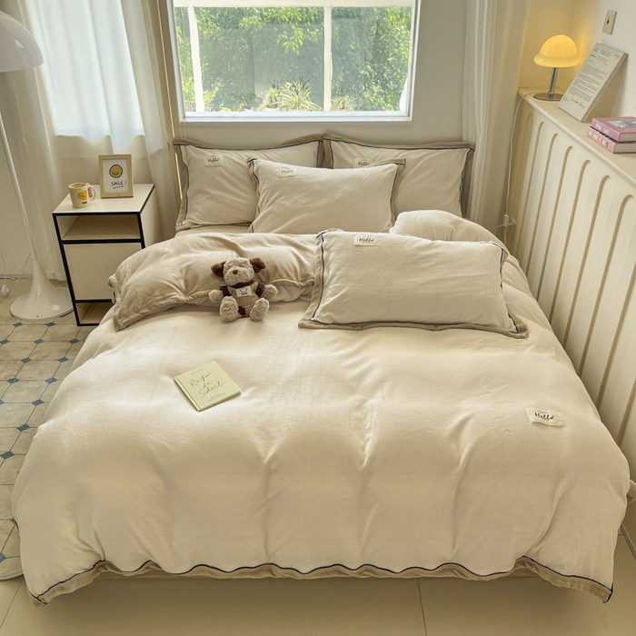 91家纺网 家纺一手货源 找家纺 新印象 2025新款包边工艺牛奶绒四件套奶白浅咖