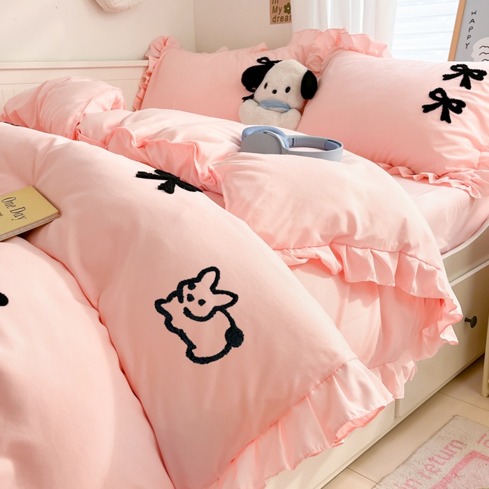 91家纺网 家纺一手货源 找家纺 泉欣家纺 2024韩式公主风毛巾绣花水洗棉四件套专版花型 蝴蝶结-粉玉