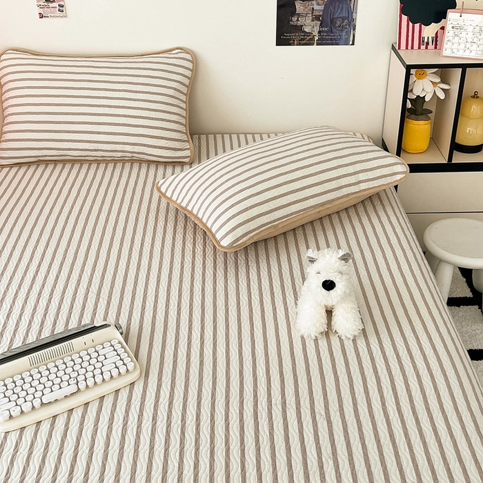 91家纺网 家纺一手货源 找家纺 沐纯家居 2025新款色织水洗棉棉绒（大豆纤维填充）床盖三件套 青柠咖