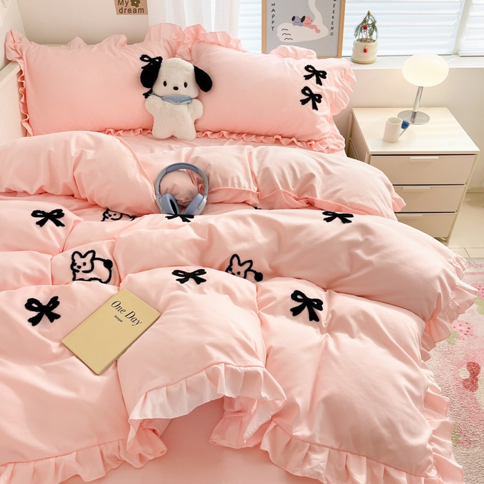 91家纺网 家纺一手货源 找家纺 泉欣家纺 2024韩式公主风毛巾绣花水洗棉四件套专版花型 蝴蝶结-粉玉