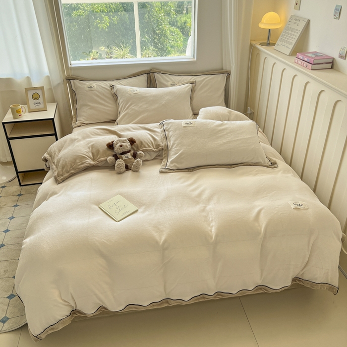 91家纺网 家纺一手货源 找家纺 新印象 2025新款包边工艺牛奶绒四件套奶白浅咖