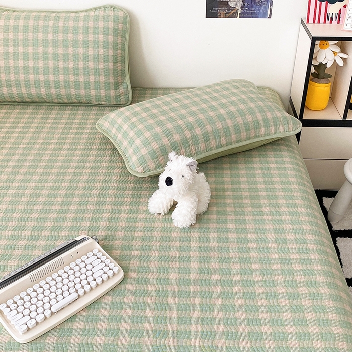 91家纺网 家纺一手货源 找家纺 沐纯家居 2025新款色织水洗棉棉绒（大豆纤维填充）床盖三件套 田园绿