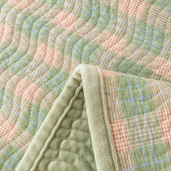 91家纺网 家纺一手货源 找家纺 沐纯家居 2025新款色织水洗棉棉绒（大豆纤维填充）床盖三件套 田园绿