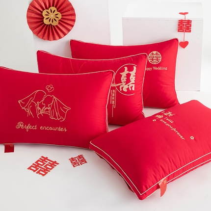 91家纺网 家纺一手货源 找家纺 （总）仁宇枕业 2024年新款枕芯全棉刺绣大喜之日大红枕芯喜庆婚庆新人新娘新郎结婚舒适高枕头