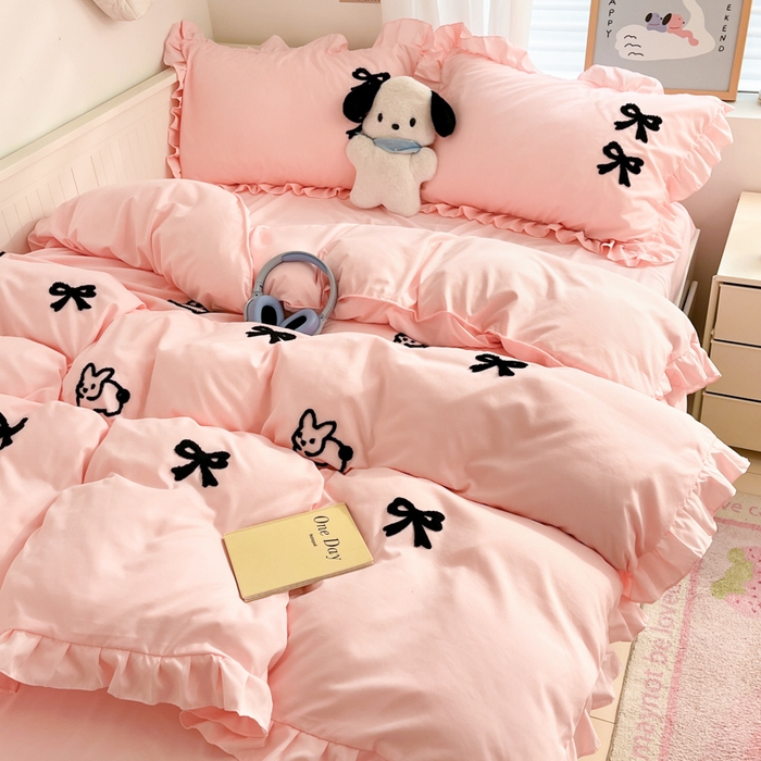 91家纺网 家纺一手货源 找家纺 泉欣家纺 2024韩式公主风毛巾绣花水洗棉四件套专版花型 蝴蝶结-粉玉