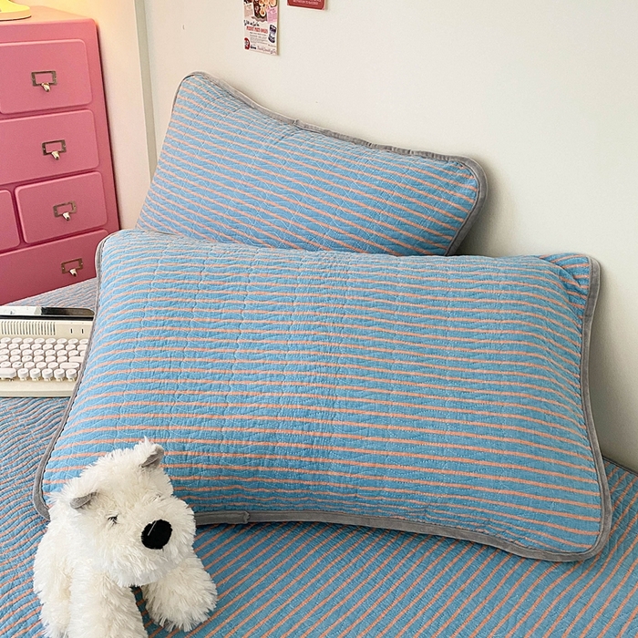 91家纺网 家纺一手货源 找家纺 沐纯家居 2025新款色织水洗棉棉绒（大豆纤维填充）床盖三件套 可乐蓝